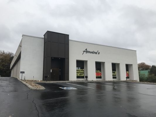 Lease with an Option to PURCHASE - Kingston Pike Retail: 6217 Kingston Pike, Knoxville, TN 37919